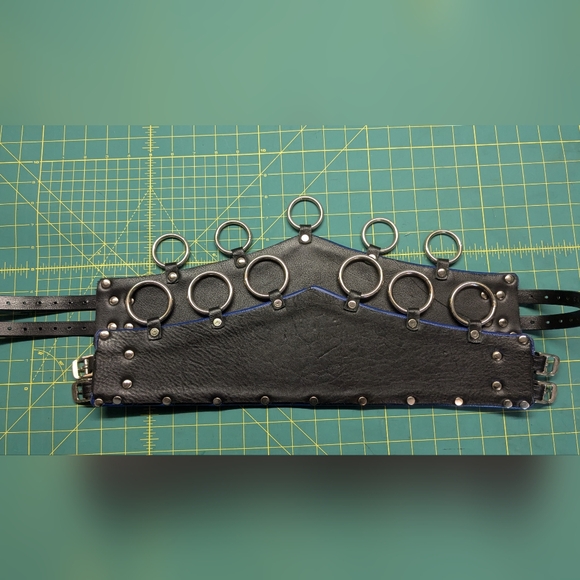 Castle K'zar custom belt - Picture 5 of 6